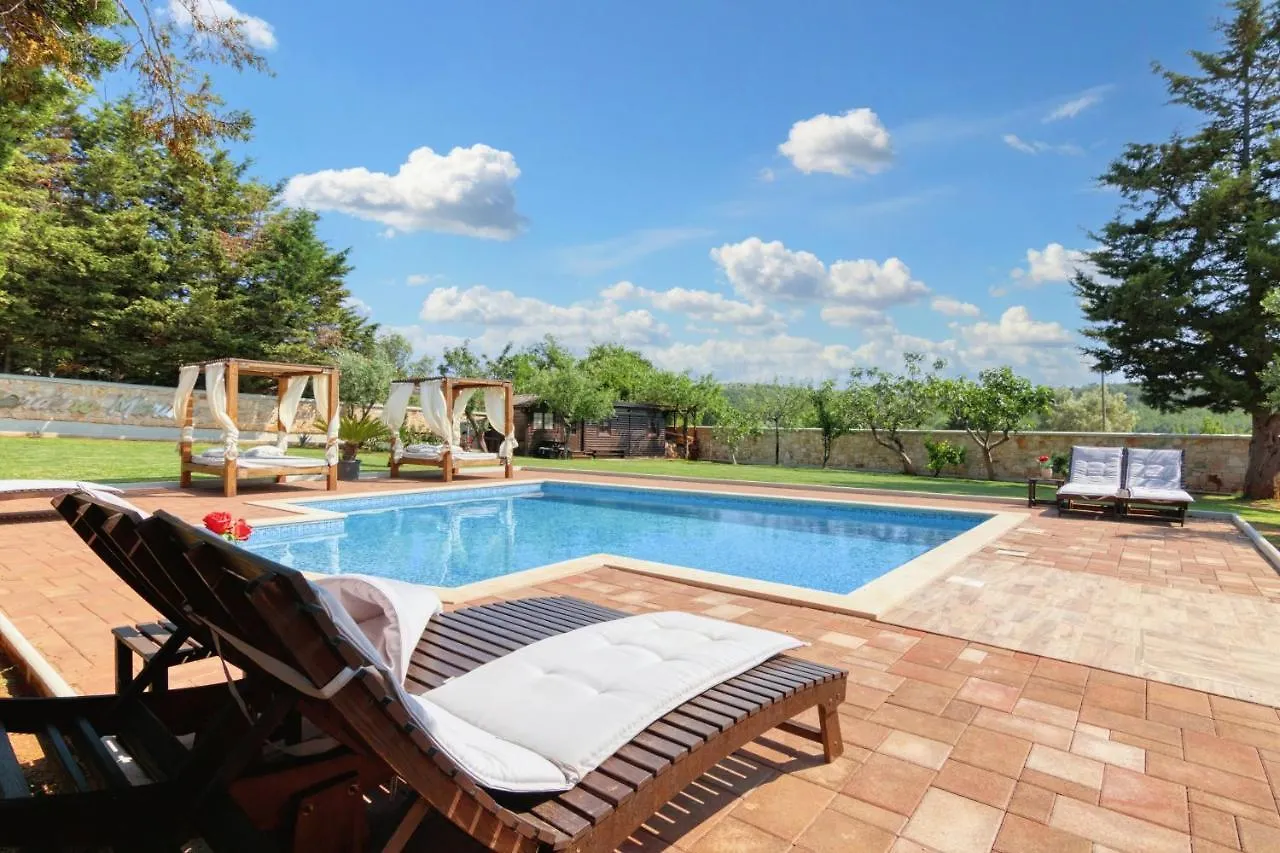 Holiday Home Giardino Marino Pomer 0*,